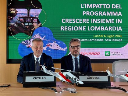Assessore regionale Guido Guidesi alla firma accordo tra Leonardo elicotteri e 5 pmi del territorio lombardo