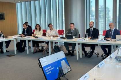 foto dei presenti al convegno su opportunità di investimento tra lombardia e georgia