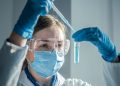 Bando Irccs a favore della ricerca scientifica e biomedica in Lombardia - nella foto una ricercatrice