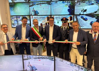 In foto l’assessore regionale alla Sicurezza e Protezione civile Romano La Russa nel corso dell’inaugurazione del nuovo comando di Polizia locale di Melegnano