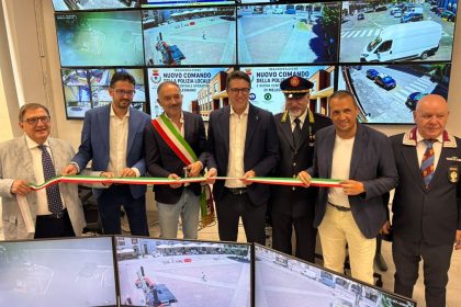 In foto l’assessore regionale alla Sicurezza e Protezione civile Romano La Russa nel corso dell’inaugurazione del nuovo comando di Polizia locale di Melegnano