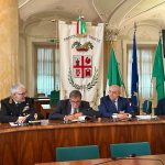 In foto l’assessore regionale alla Sicurezza e Protezione civile Romano La Russa nella sede della provincia di Varese dopo aver sottoscritto il patto Stazioni sicure in 16 comuni della zona