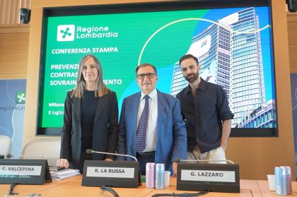 In foto l’assessore regionale alla Sicurezza e Protezione civile, Romano La Russa, insieme alla consigliera regionale Chiara Valcepina e il regista Gabriele Lazzaro nel corso della conferenza stampa a Palazzo Lombardia sul contrasto al sovraindebitamento