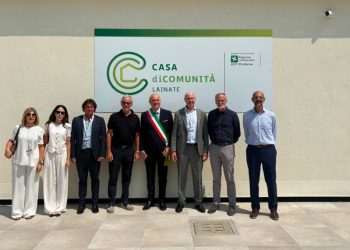 In foto l’assessore regionale al Welfare Giudo Bertolaso in visita nuova Casa di comunità di Lainate