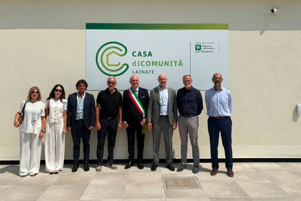 In foto l’assessore regionale al Welfare Giudo Bertolaso in visita nuova Casa di comunità di Lainate