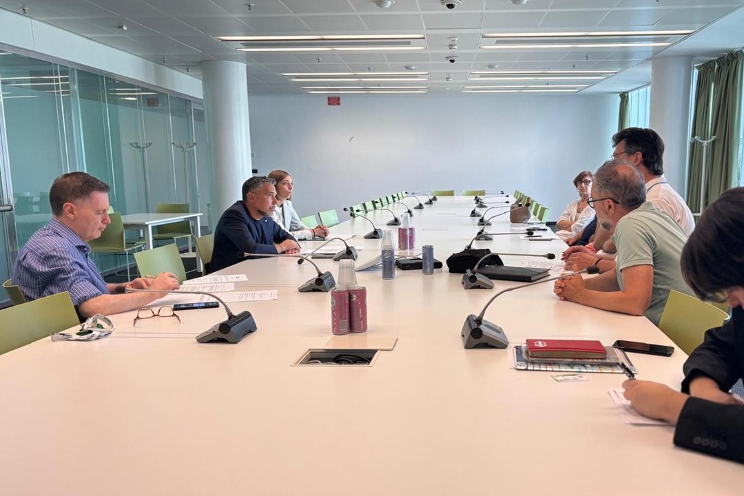 In foto l’assessore regionale Franco Lucente durante l’incontro a Palazzo Lombardia con i rappresentanti dei comitati Sud Milano