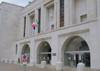 La dimissione dall'ospedale di Niguarda a Milano di Leonardo Bove rappresenta una bellissima notizia che ci riempie di gioia. Così il presidente di Regione Lombardia Attilio Fontana e l'assessore regionale al Welfare Guido Bertolaso sul ritorno a casa del giovane rimasto ferito nell'incendio di Crans-Montana la notte di Capodanno.