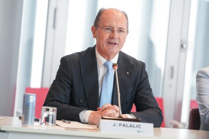 In foto l'onorevole Jovan Palalić, presidente del Gruppo di Amicizia Serbia-Italia in occasione della visita della delegazione del Parlamento della Serbia a Palazzo Lombardia