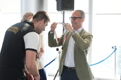 In foto il sottosegretario ai Rapporti con il Consiglio regionale Mauro Piazza alla conferenza stampa di presentazione della squadra di pallamano HC San Giorgio Molteno (Lecco)
