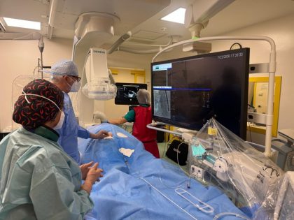 Policlinico Milano tecniche mininvasive, la foto mostra un intervento in sala operatoria