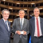 Nella foto il presidente di Regione Lombardia Attilio Fontana e l'assessore regionale a Università, Ricerca e Innovazione Alessandro Fermi per il premio Lombardia è Ricerca 2024 alla Scala di Milano, che ha premiato la ricerca scientifica del professor Mantovani