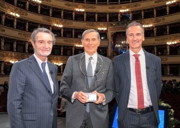 Nella foto il presidente di Regione Lombardia Attilio Fontana e l'assessore regionale a Università, Ricerca e Innovazione Alessandro Fermi per il premio Lombardia è Ricerca 2024 alla Scala di Milano, che ha premiato la ricerca scientifica del professor Mantovani