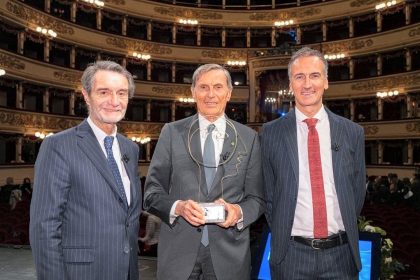 Nella foto il presidente di Regione Lombardia Attilio Fontana e l'assessore regionale a Università, Ricerca e Innovazione Alessandro Fermi per il premio Lombardia è Ricerca 2024 alla Scala di Milano, che ha premiato la ricerca scientifica del professor Mantovani