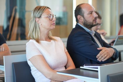 Presentazione Nuovo Ospedale Desenzano del Garda, la foto mostra l'assessore Tironi tra il pubblico