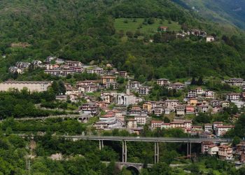 Regione Lombardia stanzia 790.000 euro per la messa in sicurezza del versante interessato dalla frana di via Campagnola a Sedrina (Bergamo). nella foto uno scorcio della località bergamasca.