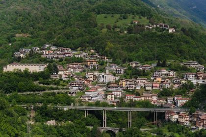 Regione Lombardia stanzia 790.000 euro per la messa in sicurezza del versante interessato dalla frana di via Campagnola a Sedrina (Bergamo). nella foto uno scorcio della località bergamasca.