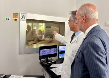 In foto in ministro Schillaci in visita agli Spedali Civili di Brescia