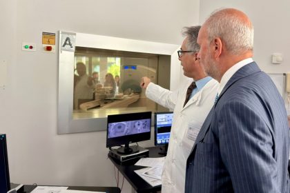 In foto in ministro Schillaci in visita agli Spedali Civili di Brescia