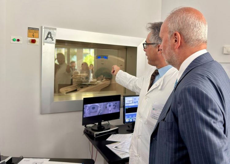 In foto in ministro Schillaci in visita agli Spedali Civili di Brescia