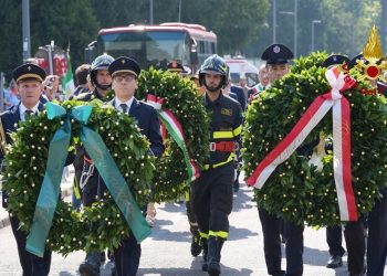Un momento della cerimonia per l'anniversario della strage di via Palestro a Milano