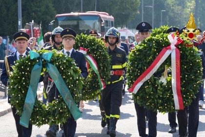 Un momento della cerimonia per l'anniversario della strage di via Palestro a Milano