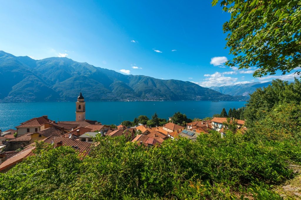 Nella foto Tronzano, sul lago Maggiore, destinazione del turismo in Lombardia di cui si è parlato all'Hospitality Forum 2026
