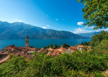 Nella foto Tronzano, sul lago Maggiore, destinazione del turismo in Lombardia di cui si è parlato all'Hospitality Forum 2026