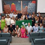 Foto di gruppo con le 16 nuove attività storiche di Sondrio