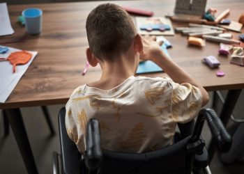 Approvato il Piano di formazione territoriale per le persone con disabilità Nella foto un bambino con problemi motori