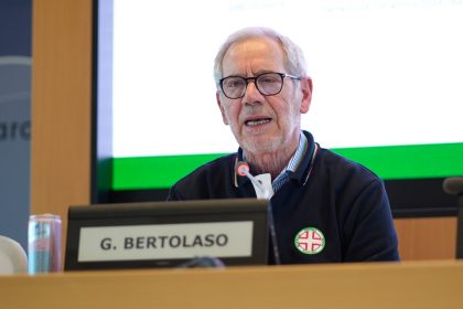 Assessore Bertolaso durante un suo intervento. Immagine utilizzata per articolo corsi di formazione Oss e Asa