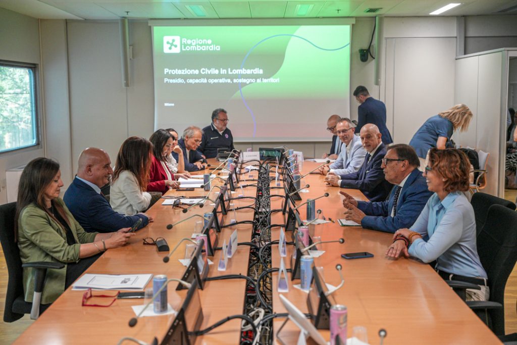 I presenti all'incontro della Commissione parlamentare rischio idrogeologico in Regione Lombardia