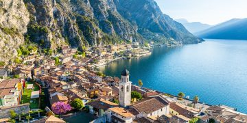 foto di limone sul garda, uno dei comuni serviti dalle due utility della rete del Garda appena costituita