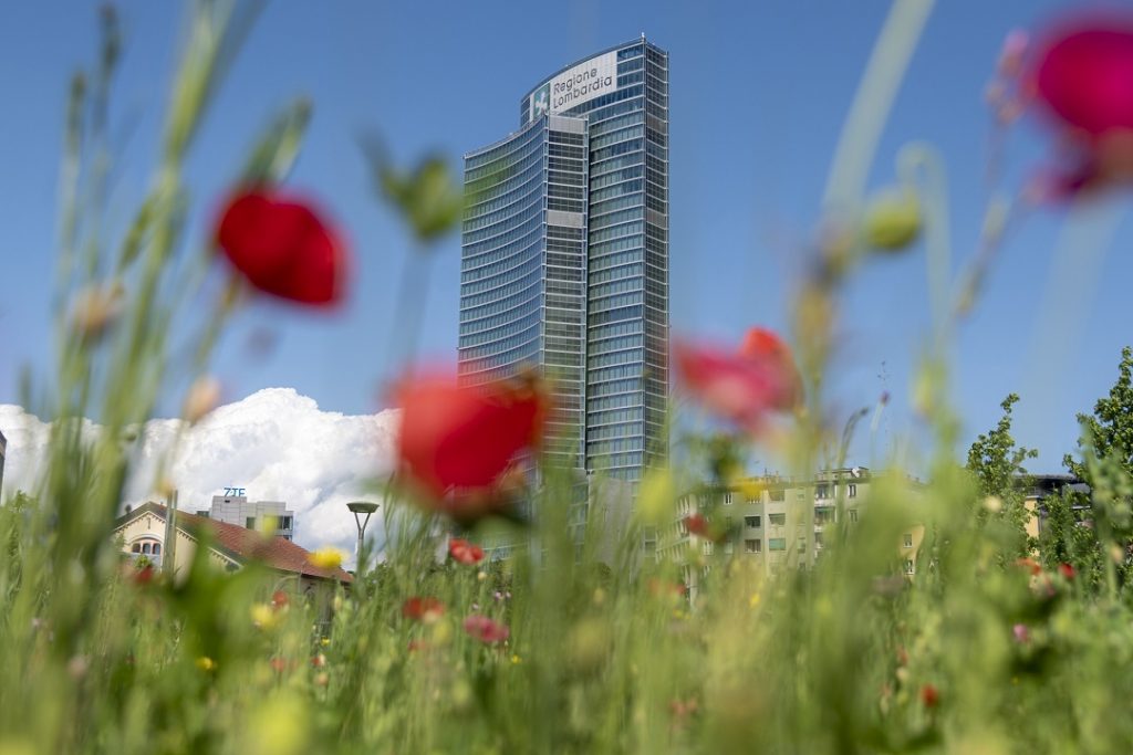 Nella foto Palazzo Lombardia, sede della Giunta di regione Lombardia, che saluta positivamente il via alle pre-intese Stato regioni