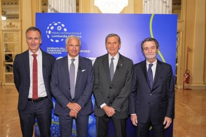 Nella foto il presidente di Regione Lombardia Attilio Fontana e l'assessore regionale a Università, Ricerca e Innovazione Alessandro Fermi insieme al professor Paolo Veronesi per il premio Lombardia è Ricerca 2024 alla Scala di Milano, che ha premiato la ricerca scientifica del professor Mantovani