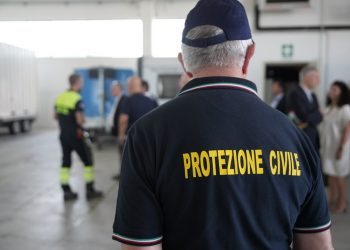 Il ruolo dei volontari di Protezione civile impegnati per assistere cittadini in questi giorni di caldo