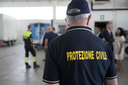 Il ruolo dei volontari di Protezione civile impegnati per assistere cittadini in questi giorni di caldo
