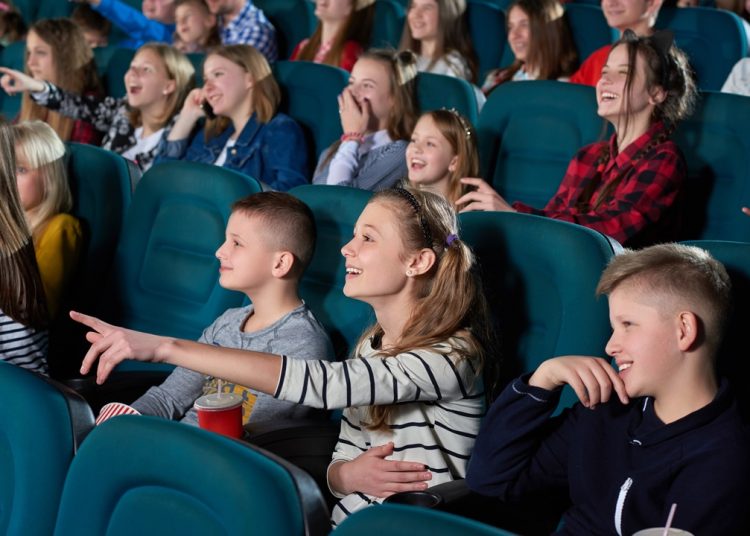Gli studenti lombardi di tutte le età, dall'infanzia alle superiori, gratis al cinema e a teatro grazie a 'Schermi e palchi di classe' progetti dei Regione Lombardia coordinati dall'assessore alla Cultura Francesca Caruso.