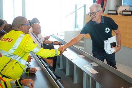 In foto l’assessore regionale al Welfare Guido Bertolaso nel corso della conferenza stampa sul soccorso sanitario avanzato in ambiente impervio in cui sono stati celebrati anche i 40 anni di attività dell’elisoccorso