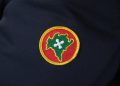La foto mostra il distintivo della Polizia Locale Lombardia. Immagine utilizzata per volontari Enti del Terzo settore