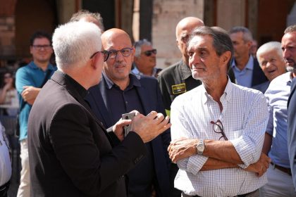 L'assessore Sertori, al centro, durante il sopralluogo del presidente Fontana a Cremona