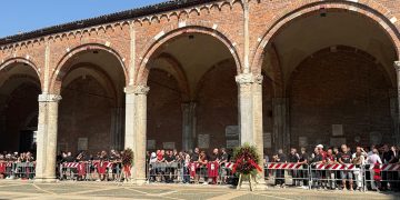 In foto la basilica di Sant’Ambrogio, a Milano, gremita per i funerali di Franco Baresi