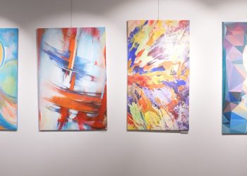 Doppio appuntamento con l'arte a Spazio IsolaSet di Palazzo Lombardia: 2 mostre (in foto quadri degli artisti) dal 4 agosto al 1°settembre Oltre la forma e Spring Summer '26