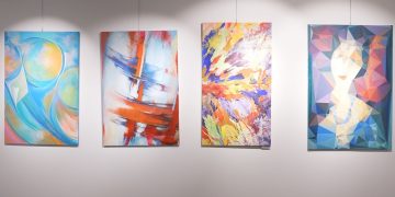 Doppio appuntamento con l'arte a Spazio IsolaSet di Palazzo Lombardia: 2 mostre (in foto quadri degli artisti) dal 4 agosto al 1°settembre Oltre la forma e Spring Summer '26