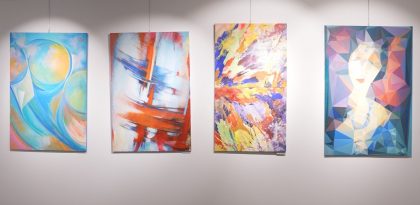Doppio appuntamento con l'arte a Spazio IsolaSet di Palazzo Lombardia: 2 mostre (in foto quadri degli artisti) dal 4 agosto al 1°settembre Oltre la forma e Spring Summer '26