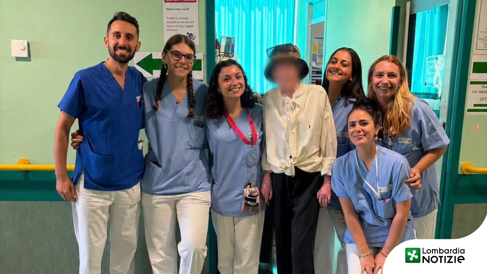 Francesca la ragazza che si è salvata dall'incendio di Crans Montana in una foto con medici e infermieri prima della dimissione dall'ospedale