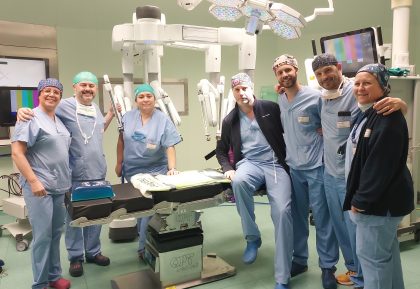 Intervento robotico al San Gerardo di Monza, la foto mostra l'èquipe medica
