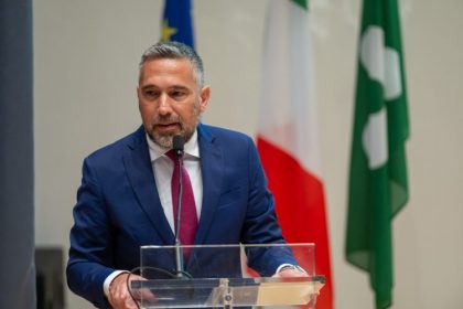 foto assessore Lucente generica che nell'articolo commenta le nuove corse sui treni panoramici delle linee palazzolo sarnico