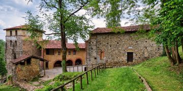 Monastero di Torba, immagine utilizzata per pezzo abbonamento musei in Lombardia in estate _Shutterstock 13082026
