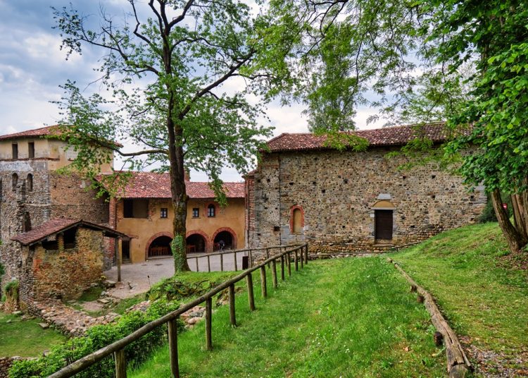 Monastero di Torba, immagine utilizzata per pezzo abbonamento musei in Lombardia in estate _Shutterstock 13082026