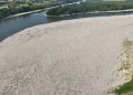 Siccità Fiume Po, l'immagine mostra una veduta dall'alto del fiume Po in secca nei pressi di Cremona . Immagine utilizzata per no presupposti stato di crisi o emergenza _Shutterstock 18082026